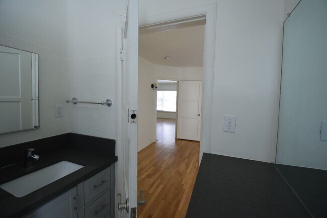 Foto del edificio - 4751 Kraft Ave