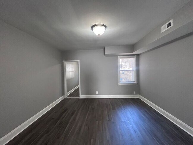 Foto del edificio - 3 Bedroom with Fenced in Rear Yard