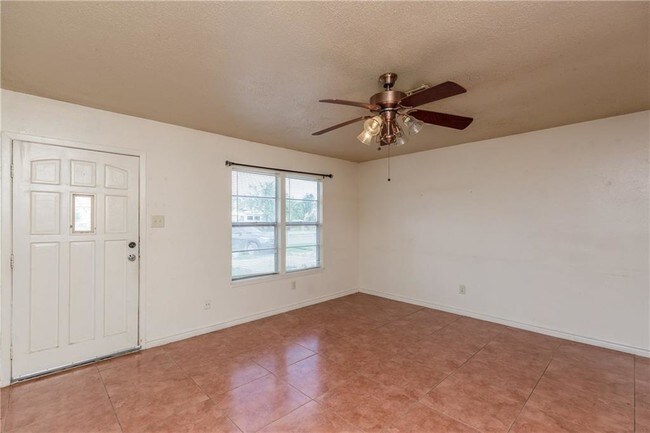 Foto del edificio - 117 Yorktown Blvd