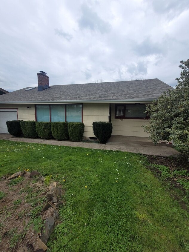 Charming 3BD/1BA located within walking distance to Friendly/College Hill neighborhood Market of ... - Charming 3BD/1BA located within walking distance to Friendly/College Hill neighborhood Market of ...