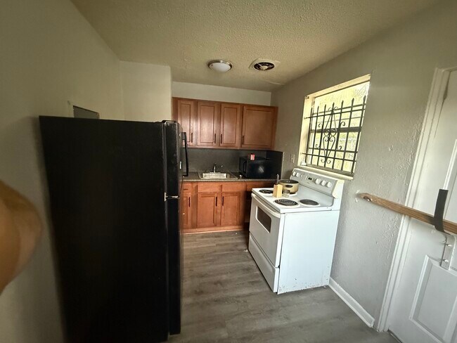 Foto del edificio - 112 W 17th St