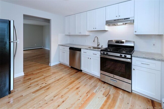 Building Photo - 708 Black Rock Tpke