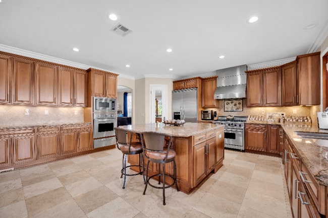 Building Photo - 30420 Longhorn Dr