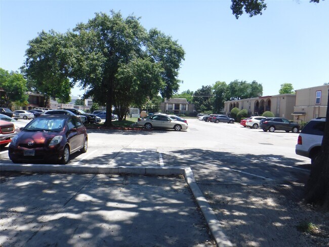 Foto del edificio - 10110 Westview Dr