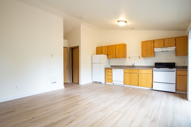 Building Photo - FREE RENT: Contemporary One Bedroom w/New Luxury Vinyl Flooring + Vaulted Ceilings!