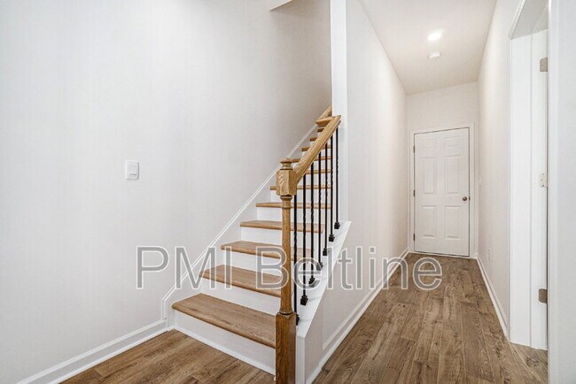 Foto del edificio - 6229 Honeybell Aly