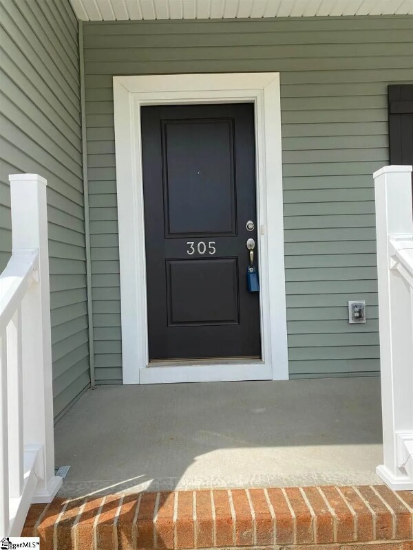 Building Photo - 305 Castleton Cir