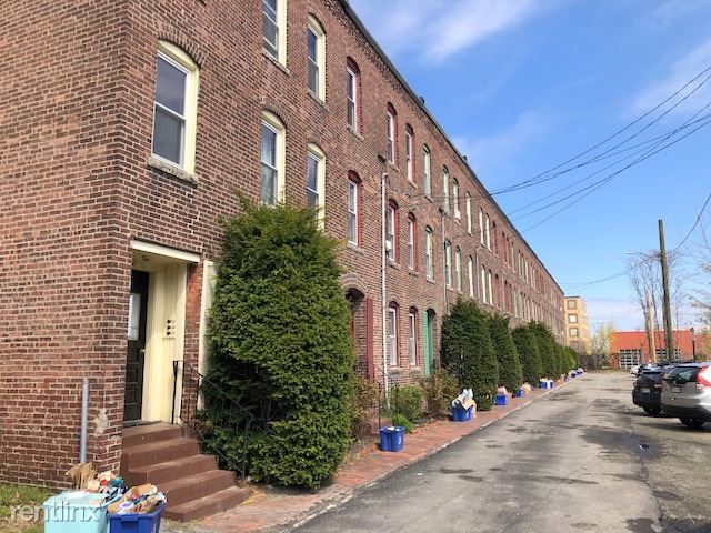 Primary Photo - 2 br, 1 bath Apartment - 4 Mead St 12-2