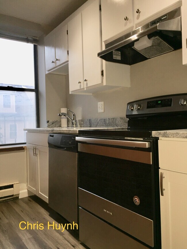 Building Photo - 8 Cypress Rd