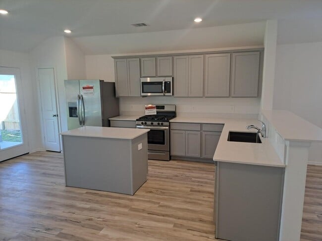 Building Photo - 124 Southern Red Oak Ln