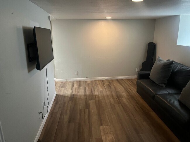 Foto del edificio - 181 Edith Ave S