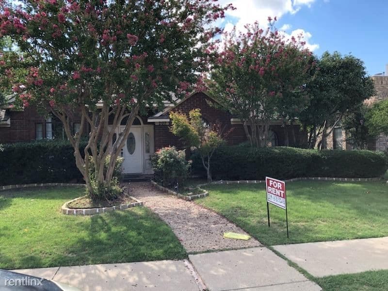 Primary Photo - 207 N Fountain Gate Dr