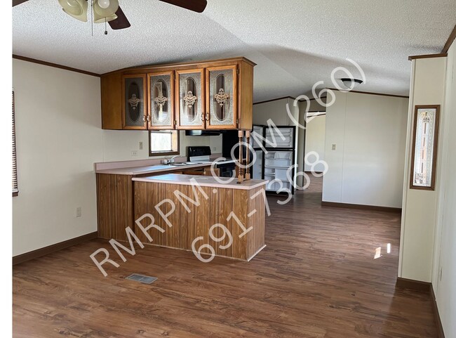Foto del edificio - 2065 E Lakeside Dr