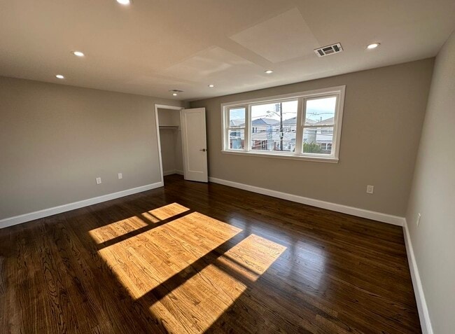 Building Photo - 410 Cator Ave