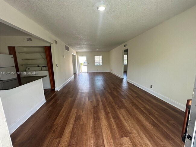 Foto del edificio - 3033 NW 68th St