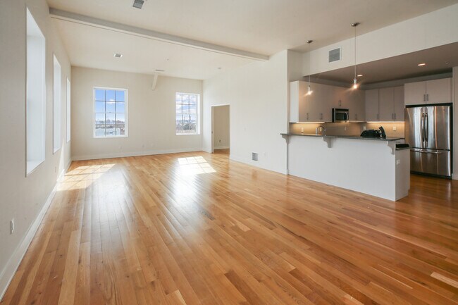 Building Photo - 60 Willow St
