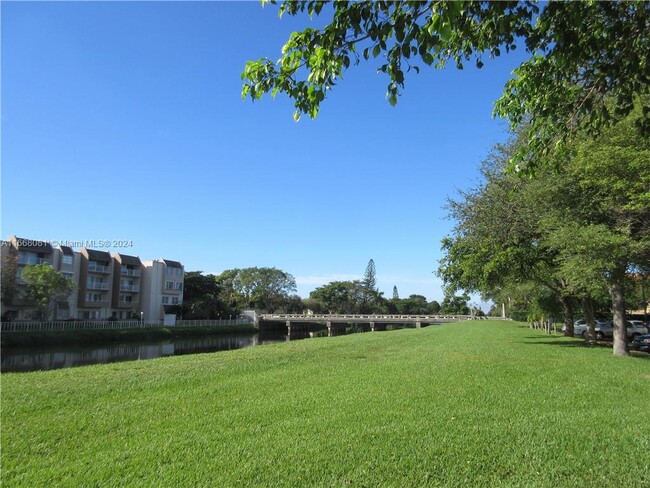 Foto del edificio - 7800 Camino Real