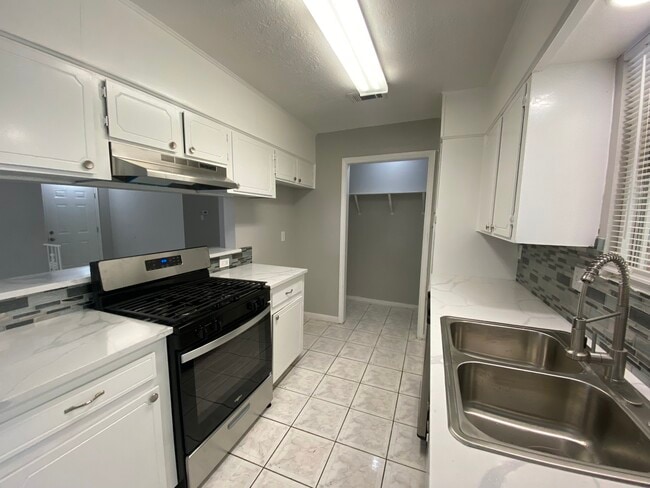 Foto del edificio - 12730 Labelle Ln