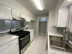 Building Photo - 12730 Labelle Ln