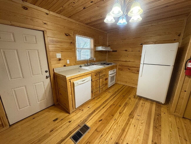 Building Photo - Quiet & Rustic 2BR/2BA Cabin Quick Drive to MSU – Spring '26 Semester Lease (Some Utilities Inclu...