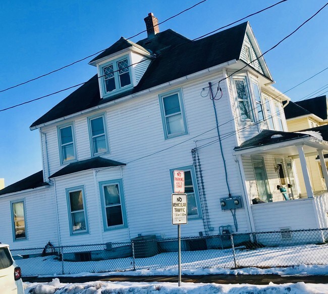 Side street (with parking)) - 54 Bigelow St