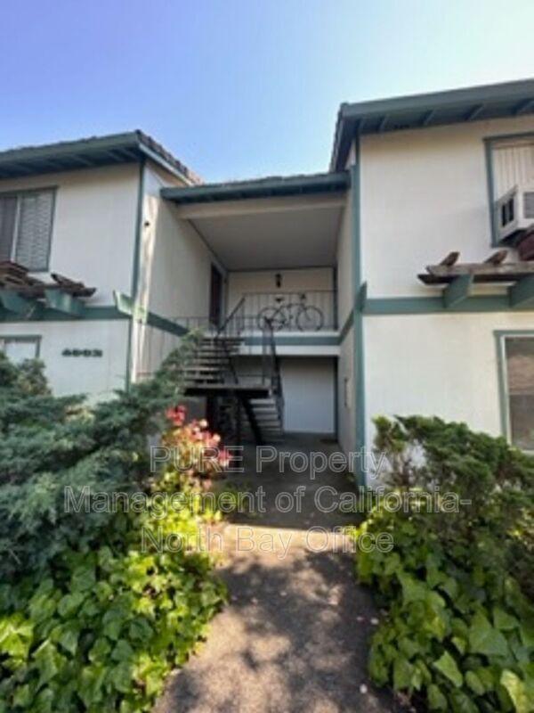 Foto del edificio - 4962 School St