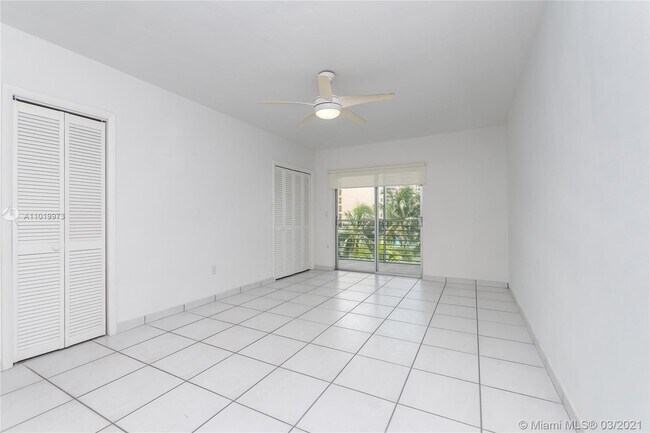 Building Photo - 301 Sunrise Dr