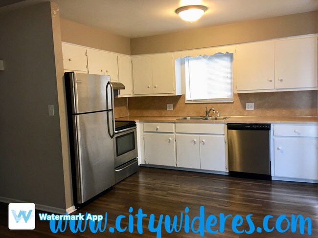 Foto del edificio - 4962 Ivanrest Ave SW