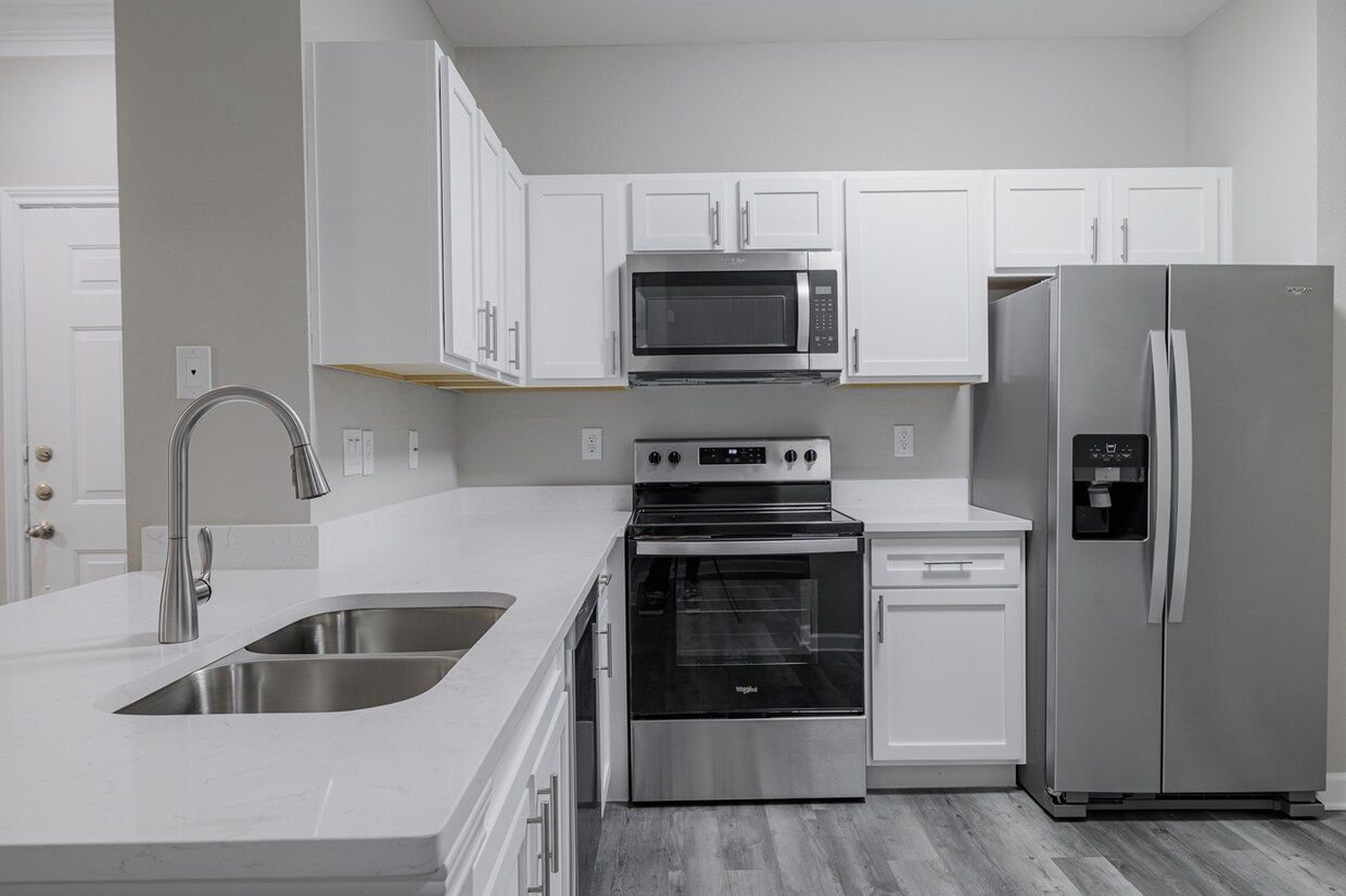 Foto principal - Now Leasing – Exceptional Living Awaits