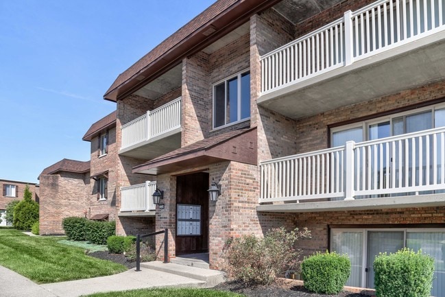 Building Photo - Crestbrook Apartments & Townhomes