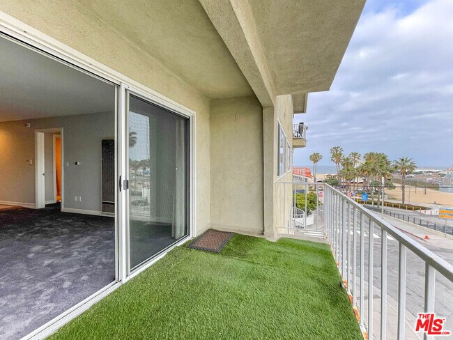 Foto del edificio - 1649 Appian Way