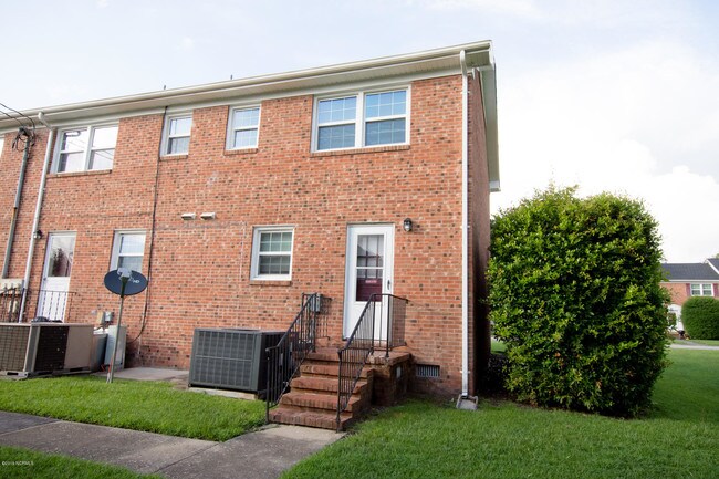 Building Photo - 325 Richlands Ave