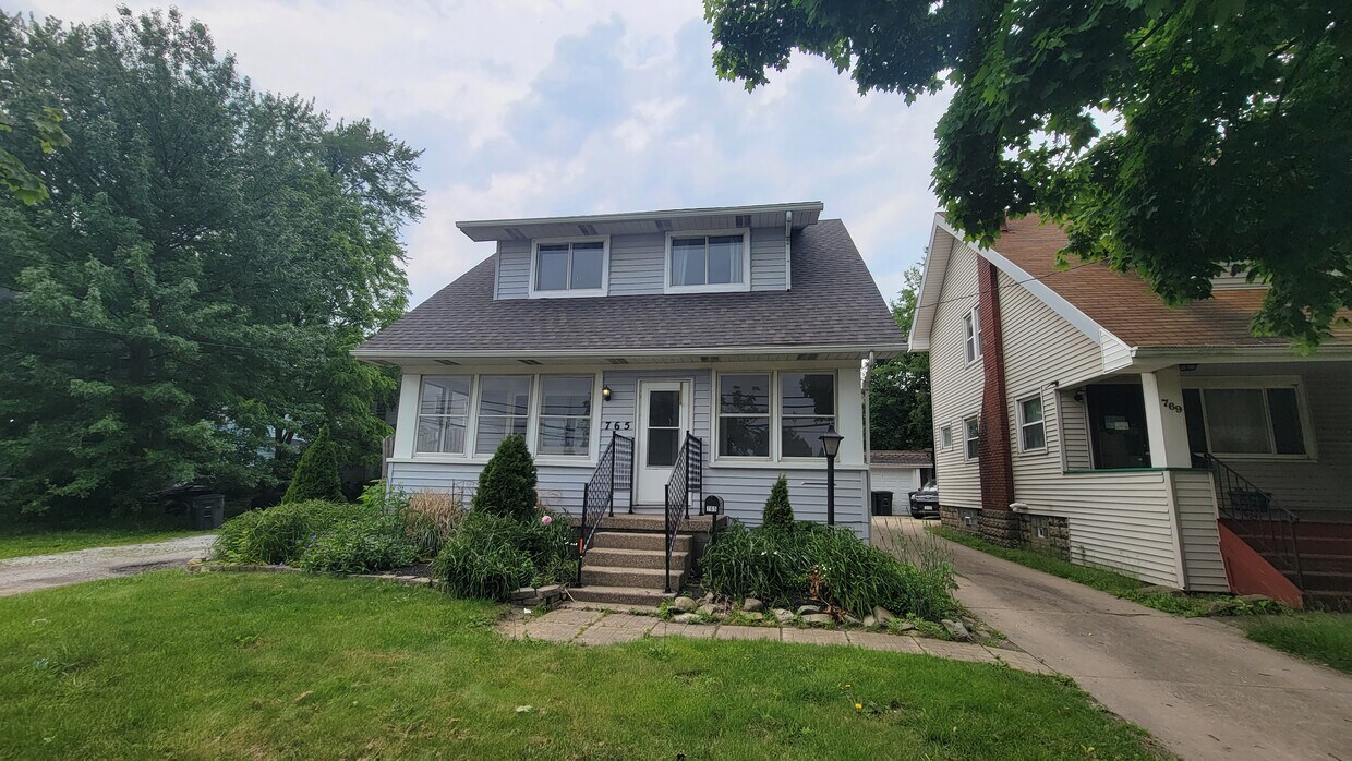 Foto principal - 765 E Buchtel Ave
