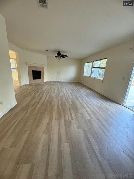Foto del edificio - 1022 Longfellow Ct
