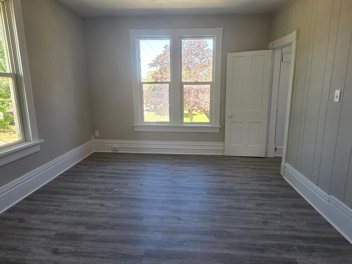 Foto principal - 6102 11th Ave