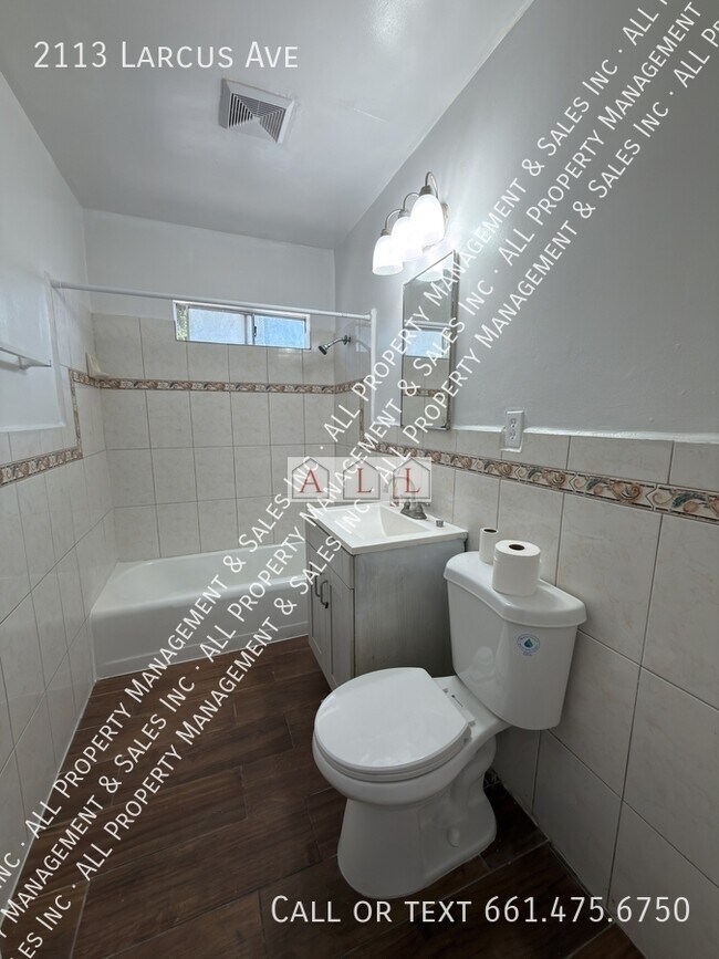 Foto del edificio - 2113 Larcus Ave