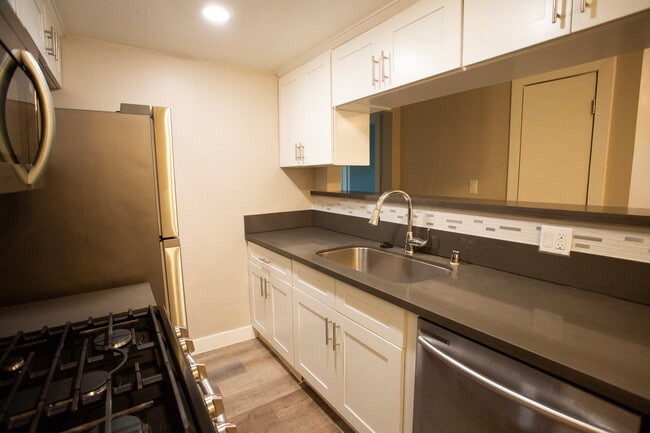 Kitchen - 165 N Michigan Ave