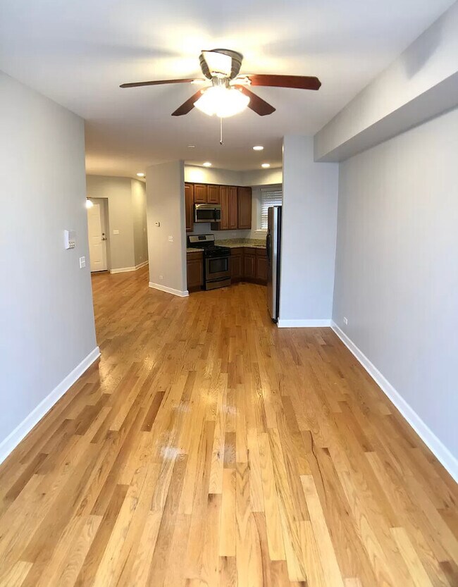 Foto del edificio - 2341 N Albany Ave