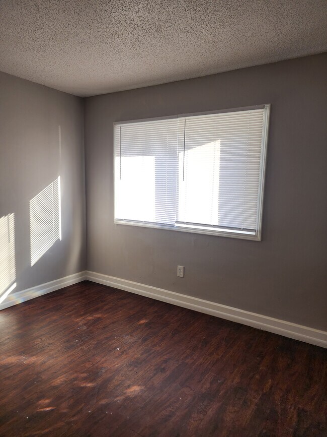 Building Photo - 8619 Republic Ave