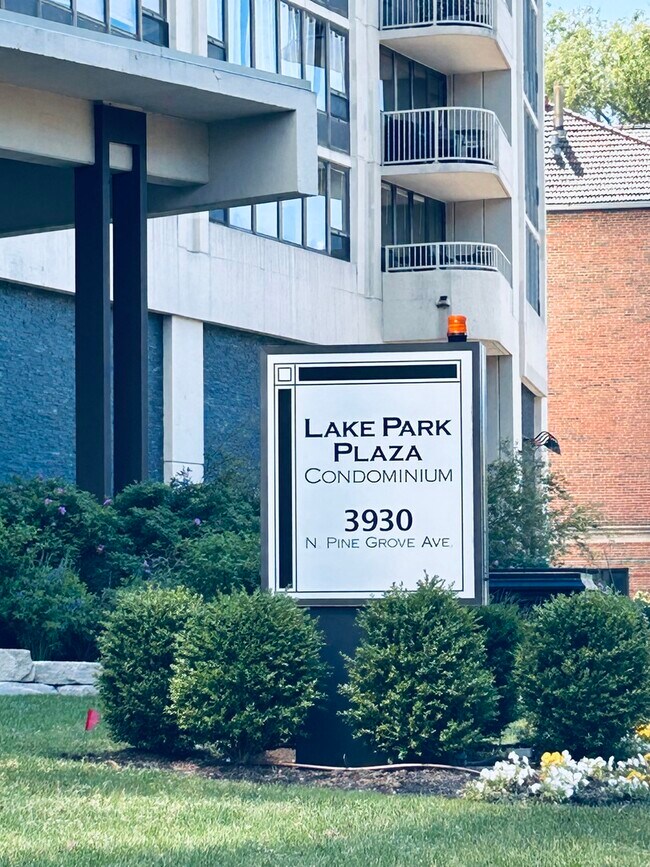 Foto del edificio - 3930 N Pine Grove Ave