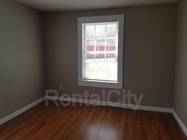 Building Photo - 2622 Mullins St