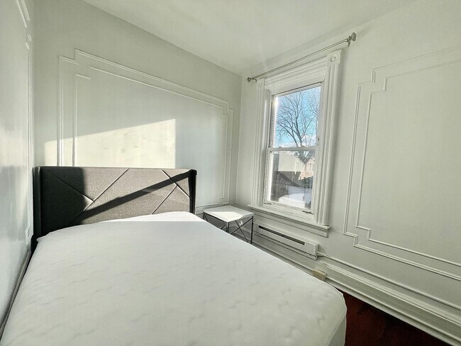 Foto del edificio - 48 Courtney Avenue, Unit 1st floor