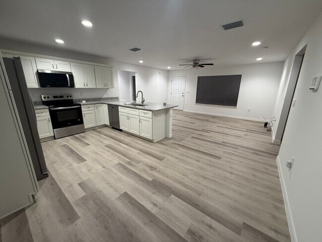 Foto del edificio - 20661 SW Marine Blvd