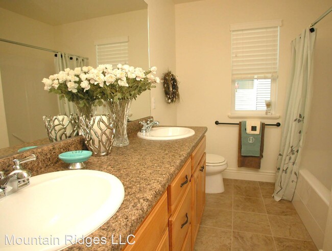Foto del edificio - 2 br, 1.5 bath Apartment - 320 W 600 S #1-44