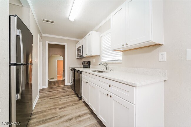 Foto del edificio - 700 Suncrest Dr