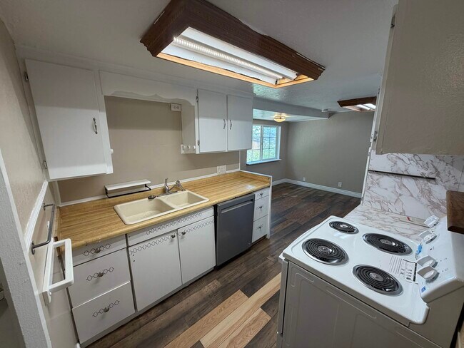 Foto del edificio - 683 N Washington Blvd