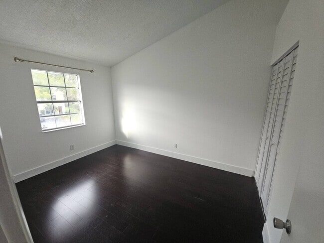 Building Photo - 2925 Belmont Ln