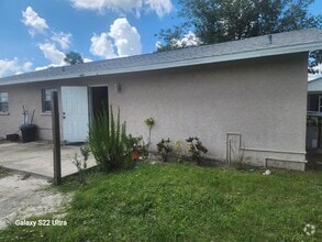 Building Photo - 1817 Los Pinos Rd