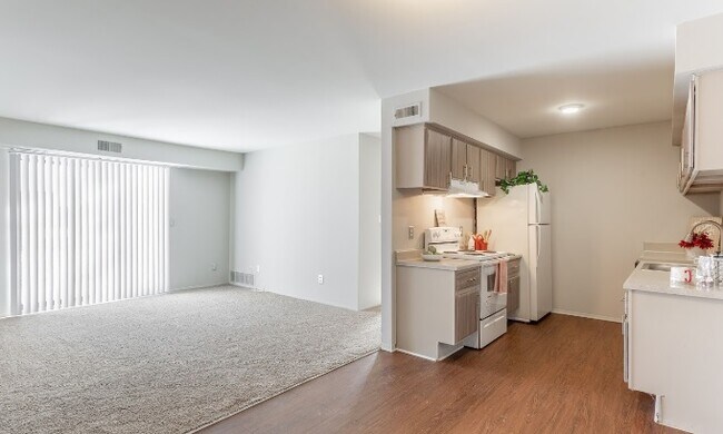 Foto del edificio - 34740 W 8 Mile Rd