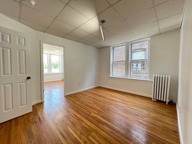 175 W 48th St 11 - 181 W 48th St